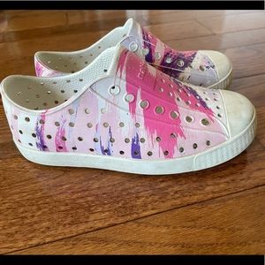 Fun Natives with pink and purple. Size Toddler 11. Good condition
